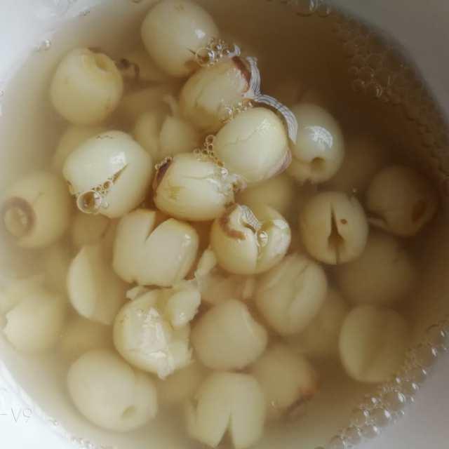 很简单的糖水,冰糖莲子汤