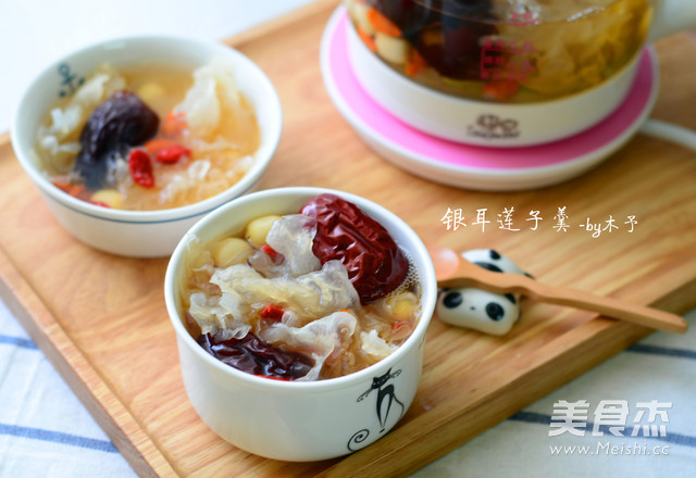 银耳莲子羹成品图